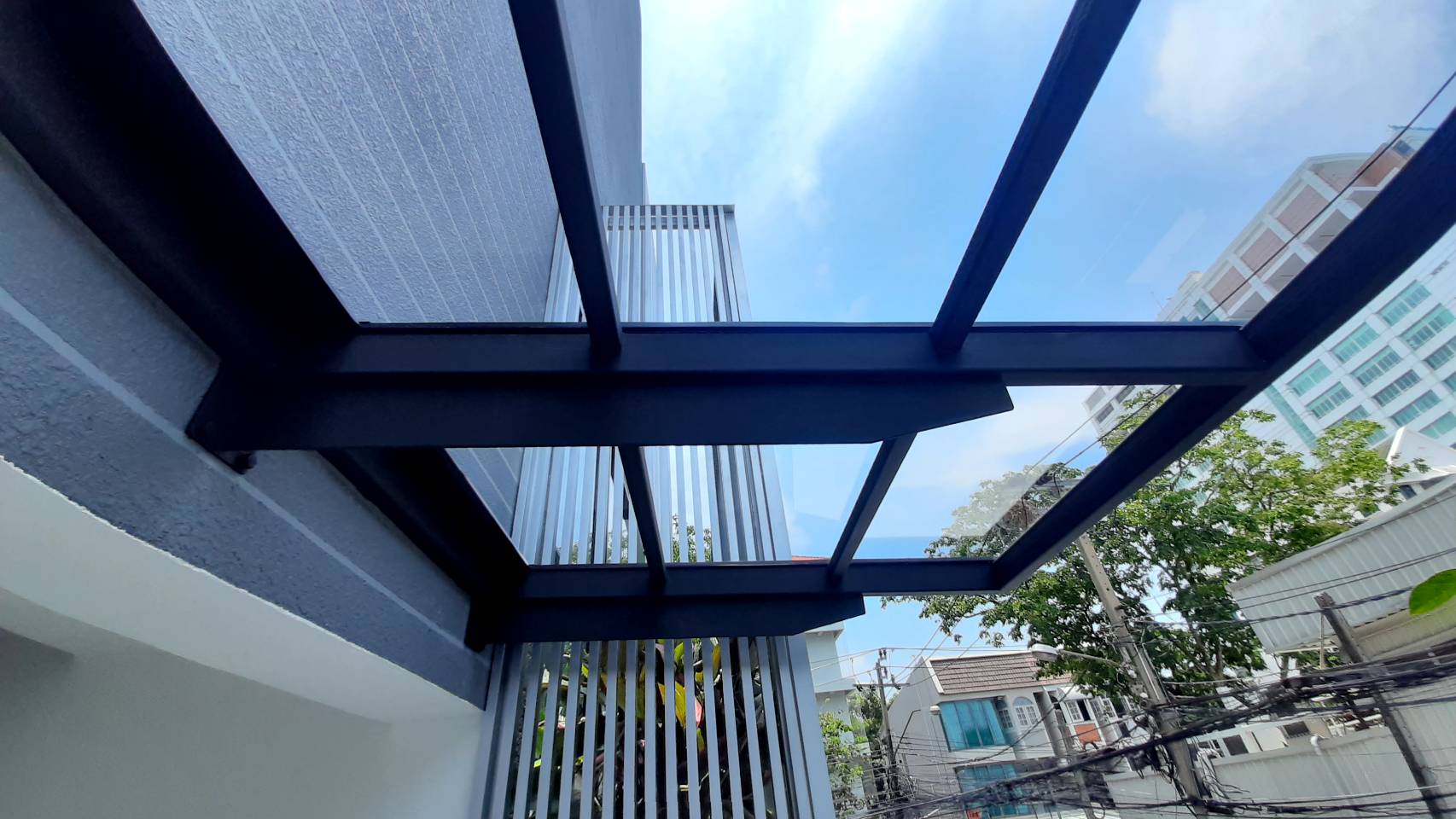 หลังคาโรงรถ-กันสาด Shinkolite โครงเหล็กและแผ่นโปร่งแสง